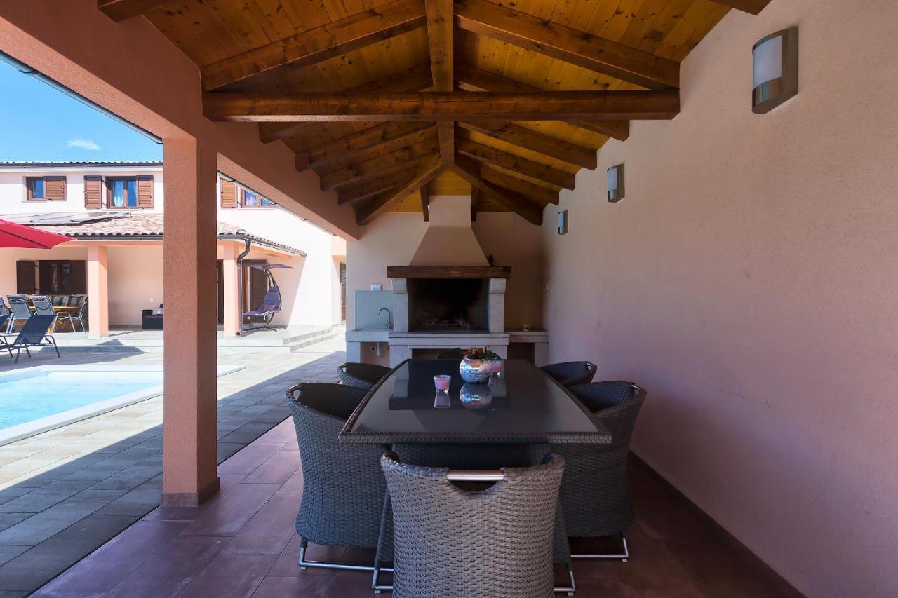 Villa Amber Rojnici ภายนอก รูปภาพ